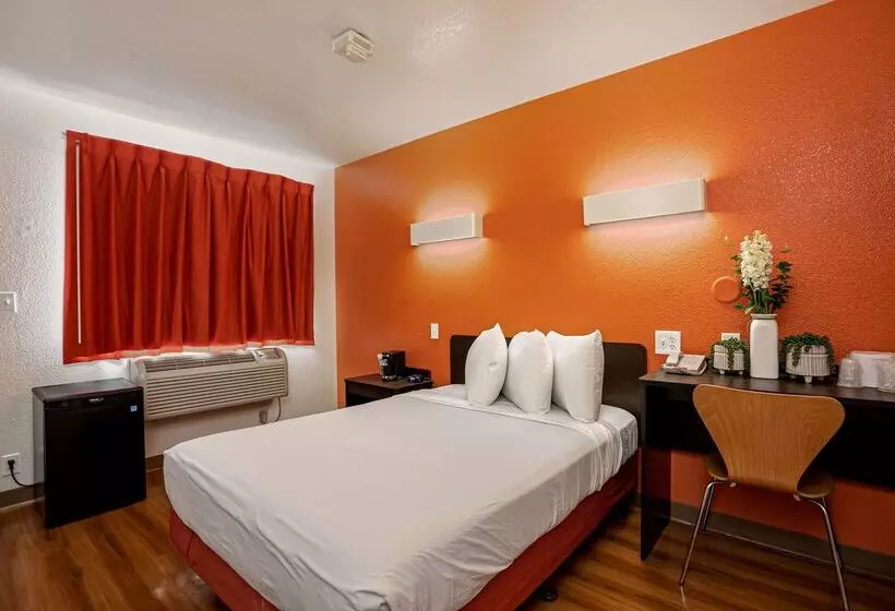 Motel 6temecula, Ca  Historic Old Town