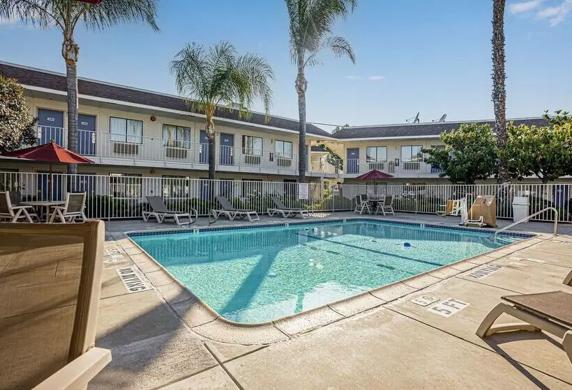 Motel 6temecula, Ca  Historic Old Town