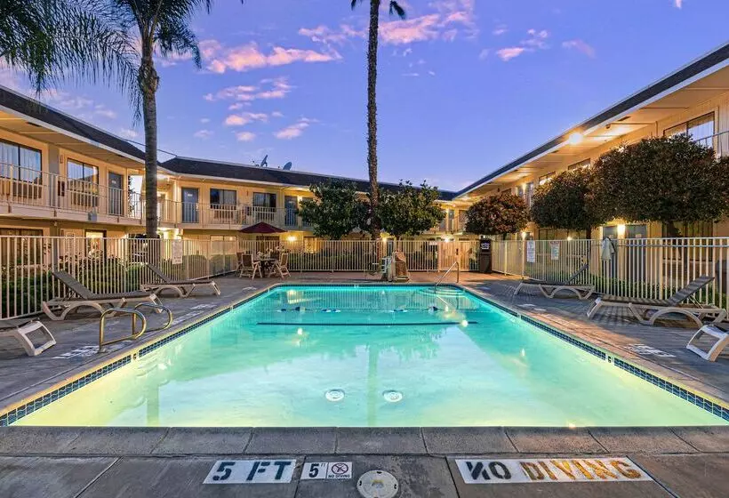 Motel 6temecula, Ca  Historic Old Town