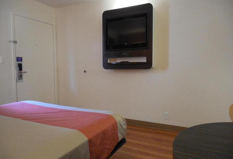 Motel 6temecula, Ca Historic Old Town