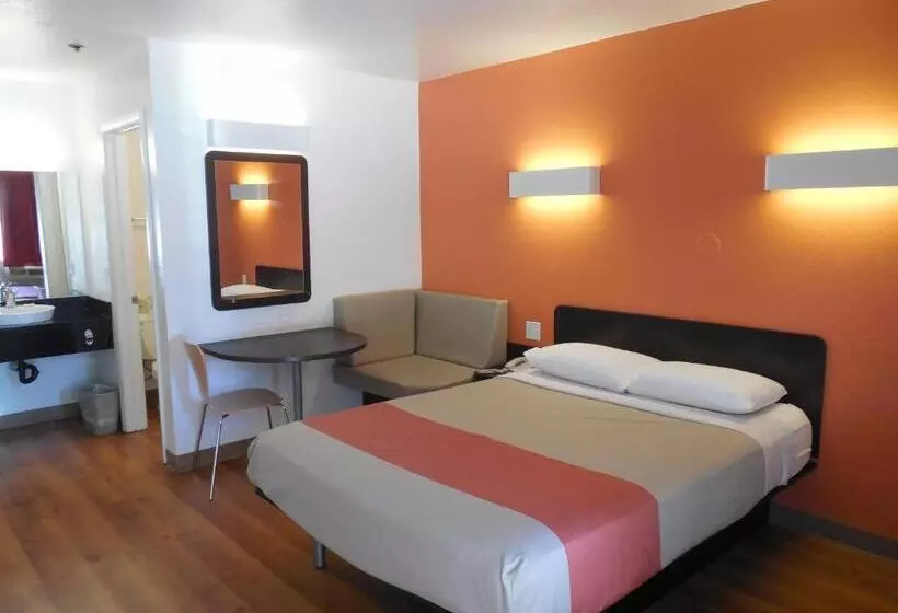 Motel 6temecula, Ca  Historic Old Town