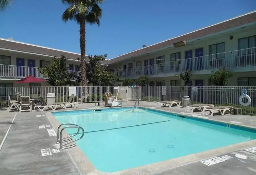 Motel 6temecula, Ca  Historic Old Town