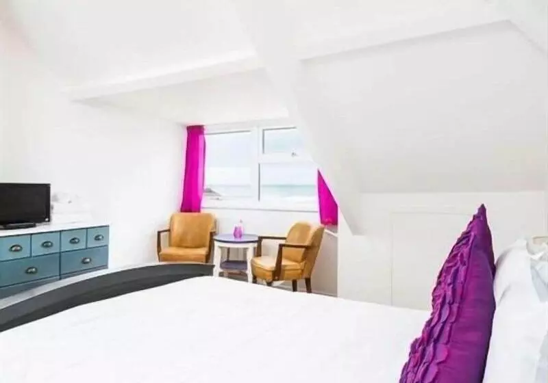 Пансион Beach House B&b