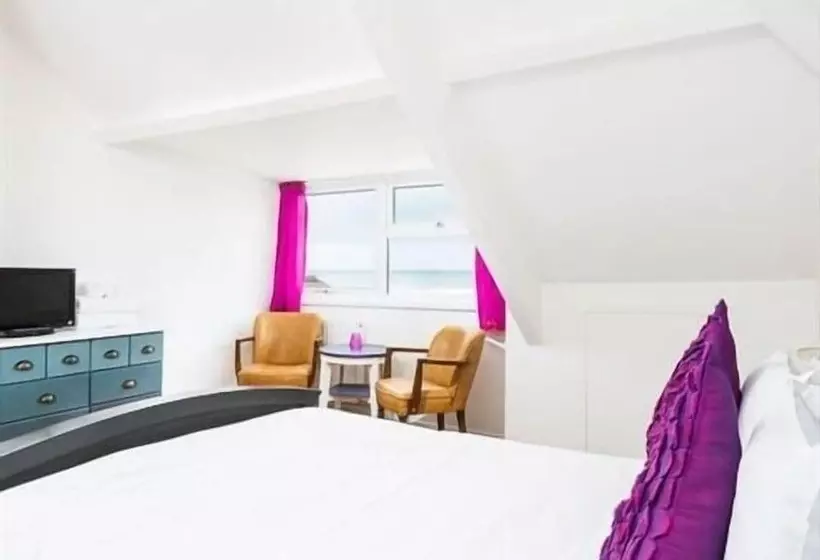 Пансион Beach House B&b