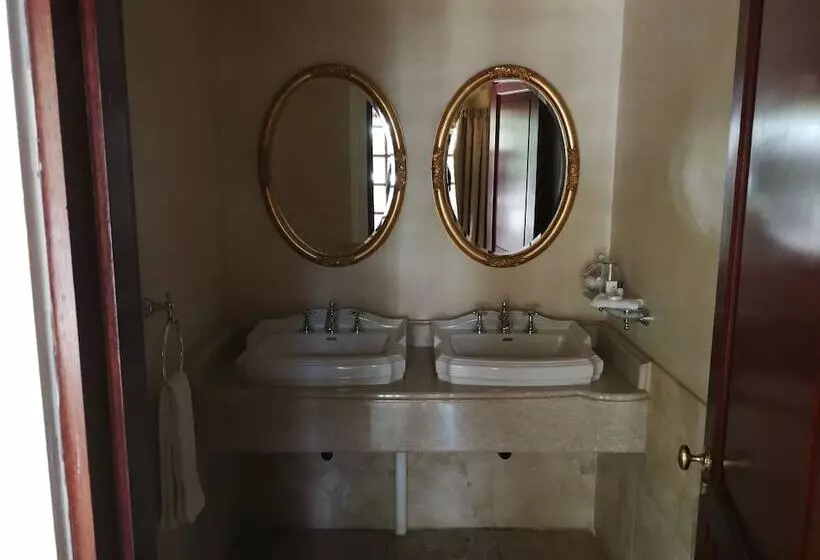 پانسیون Cricklewood Manor