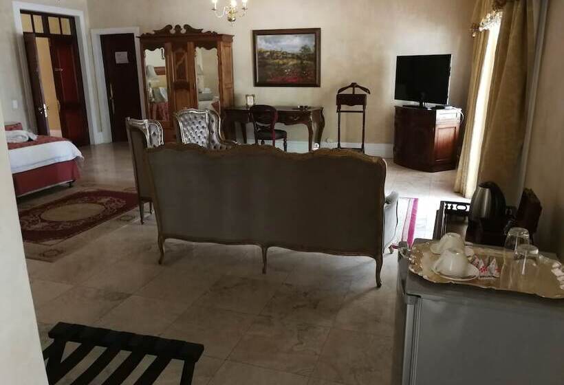 פנסיון Cricklewood Manor