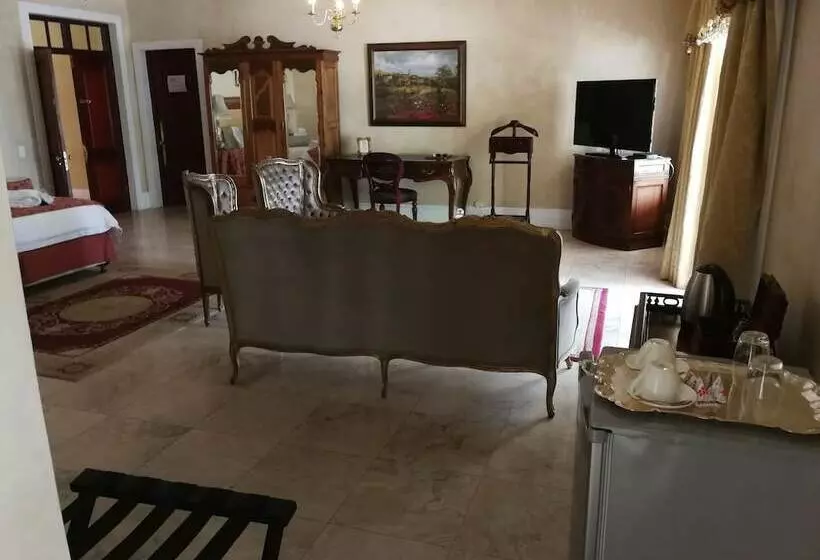 پانسیون Cricklewood Manor