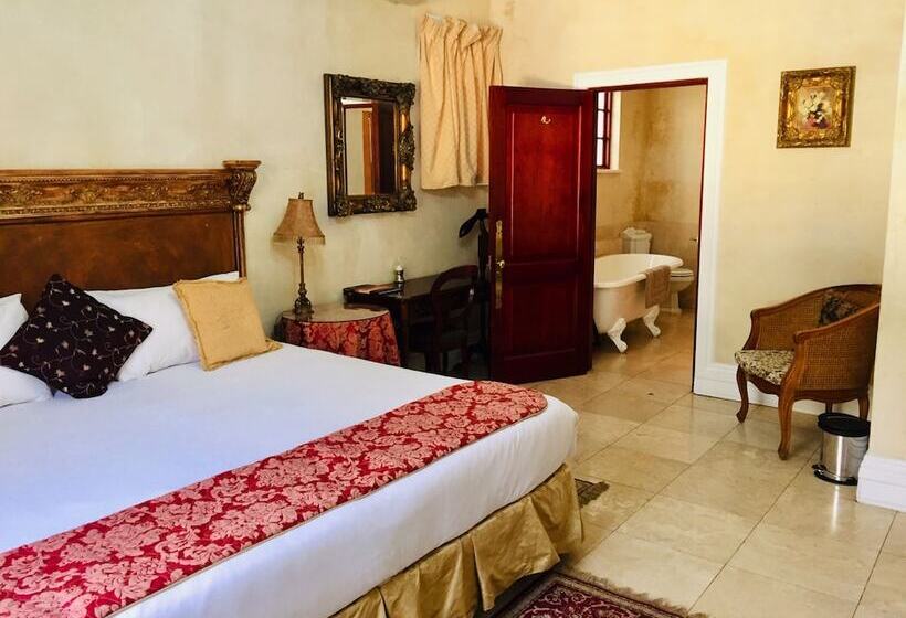 פנסיון Cricklewood Manor