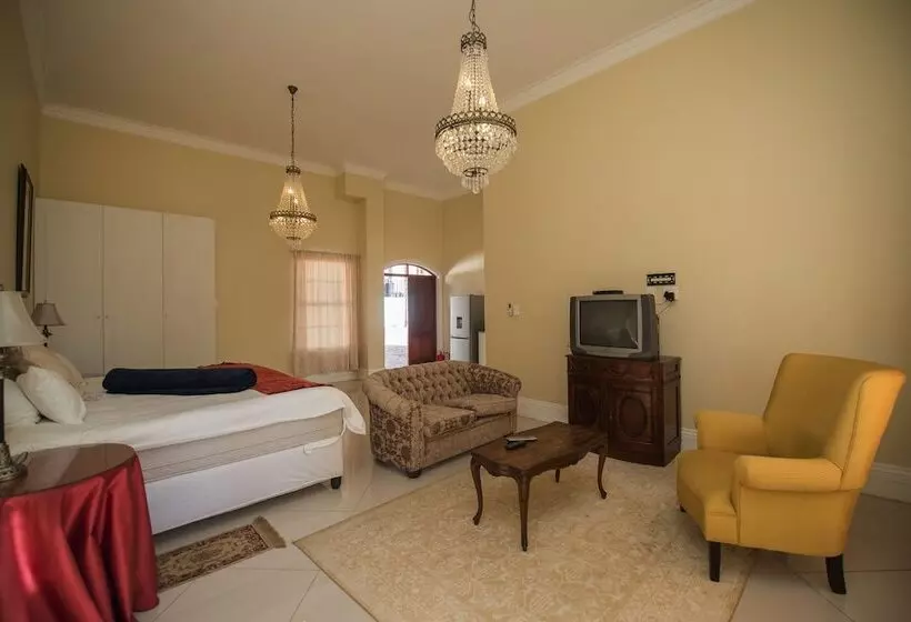 پانسیون Cricklewood Manor