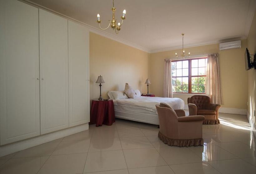 פנסיון Cricklewood Manor