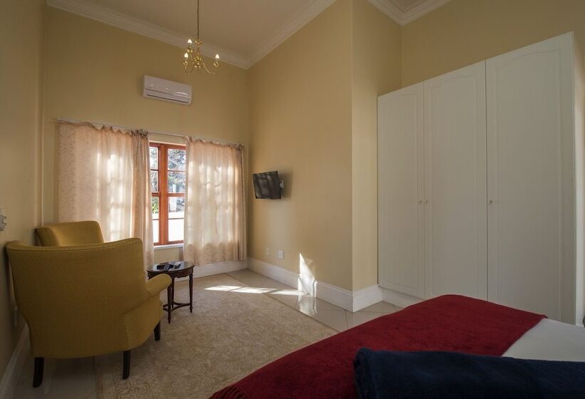 פנסיון Cricklewood Manor