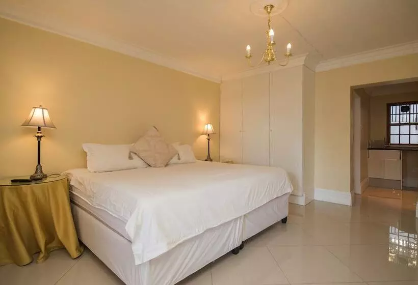 پانسیون Cricklewood Manor