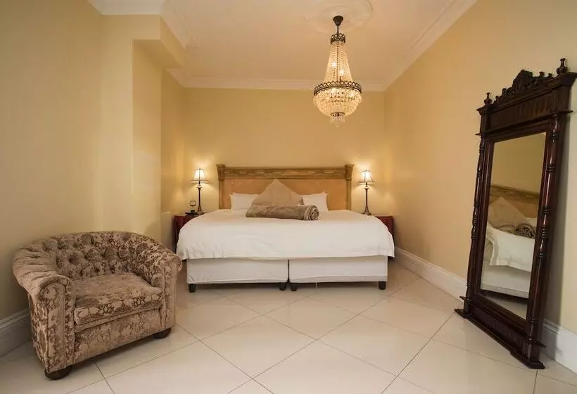 پانسیون Cricklewood Manor