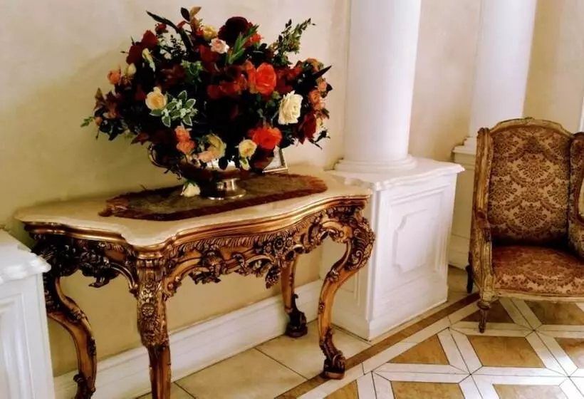 پانسیون Cricklewood Manor