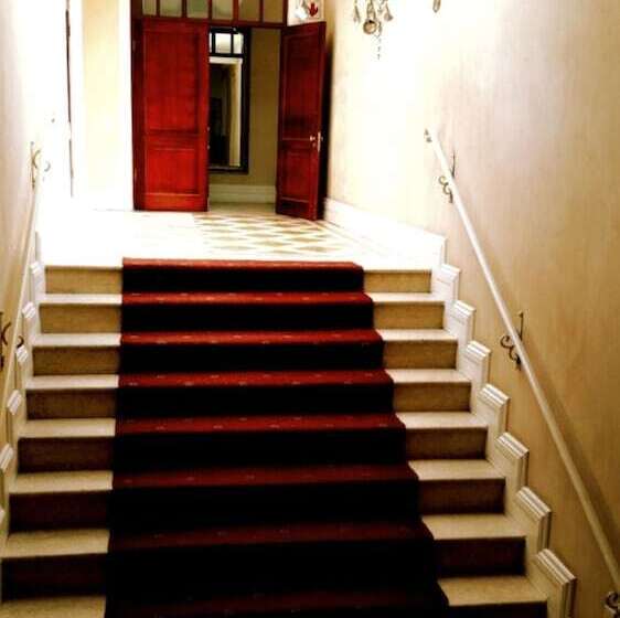 פנסיון Cricklewood Manor