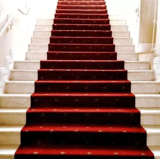 پانسیون Cricklewood Manor