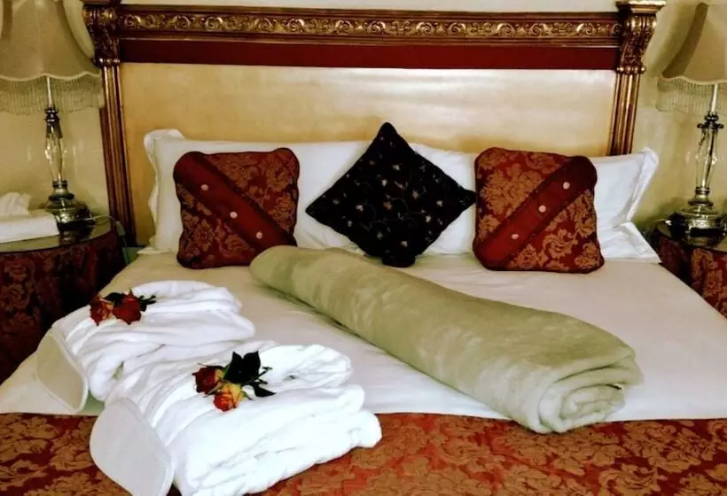 پانسیون Cricklewood Manor