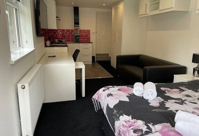 بنسيون Lyndricks House