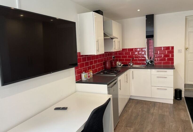 بنسيون Lyndricks House