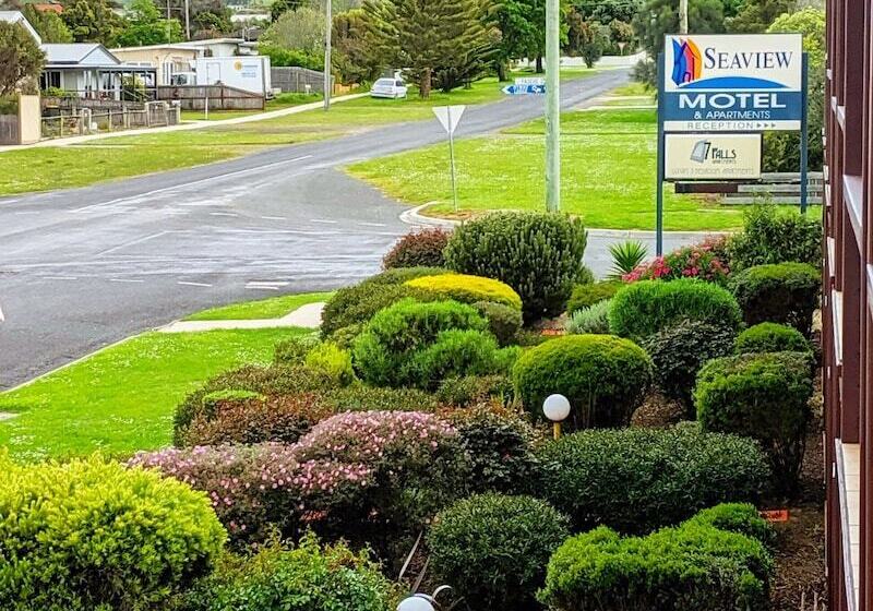 Seaview Motel & Apartments