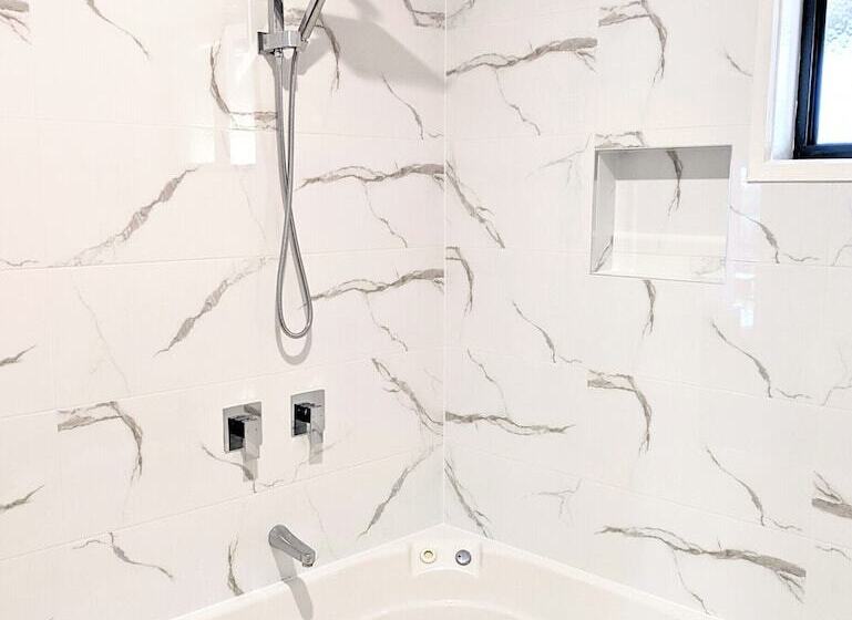 Seaview Motel & Apartments