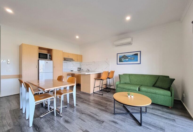 Seaview Motel & Apartments