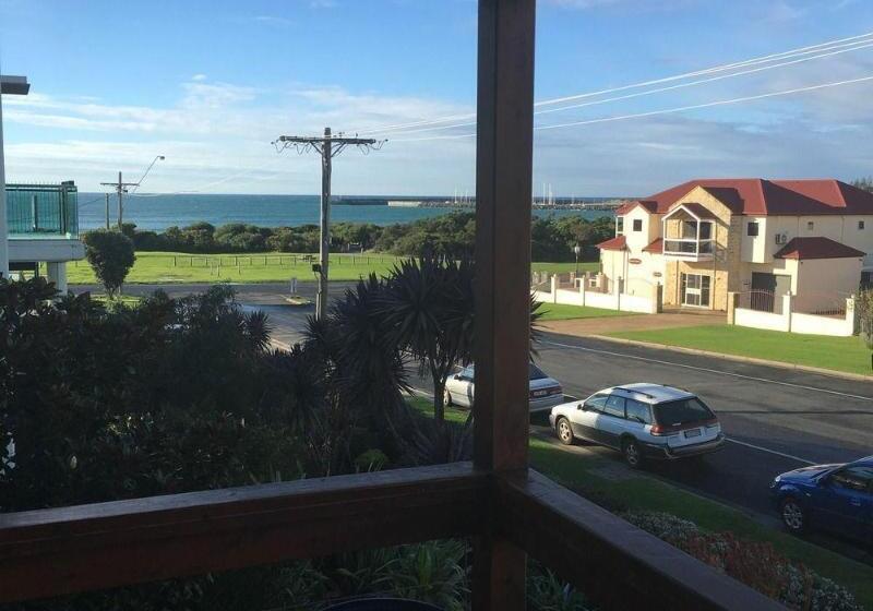 Seaview Motel & Apartments