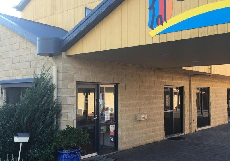 Seaview Motel & Apartments