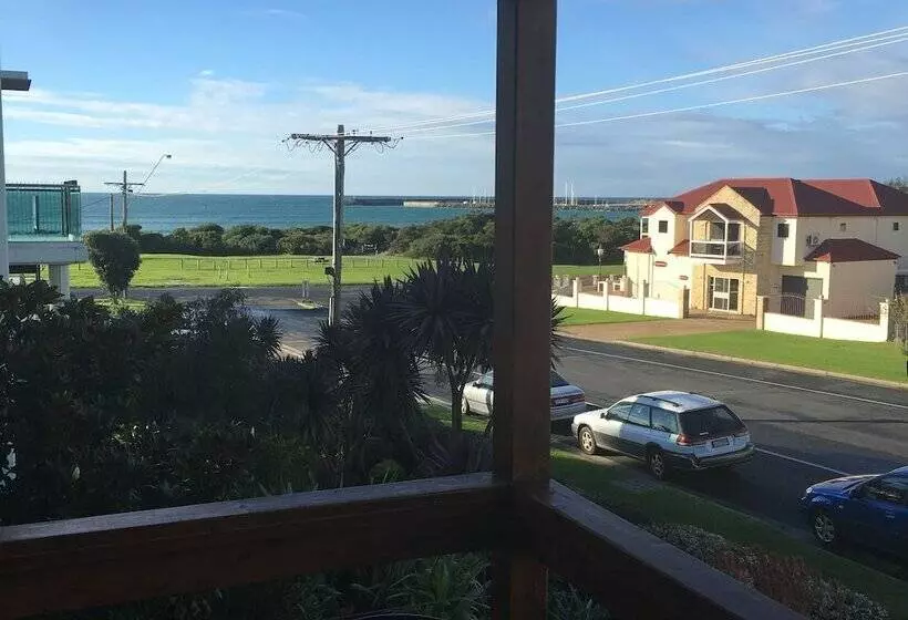 Seaview Motel & Apartments