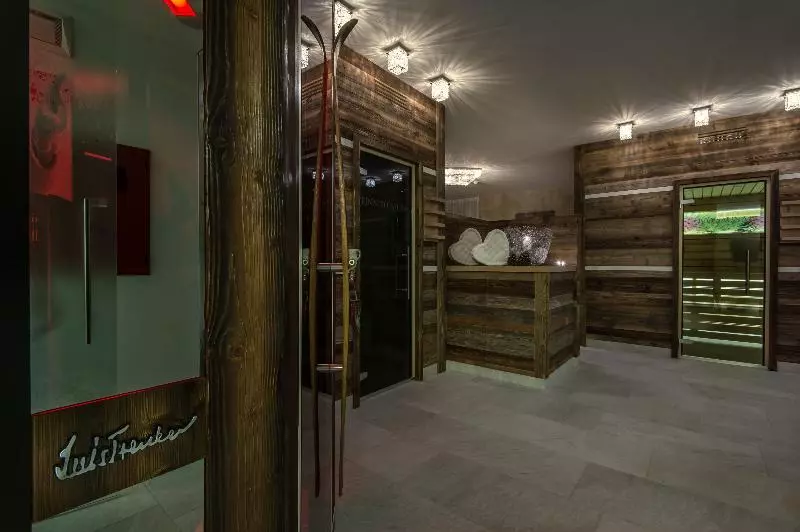 Dolomites Hotel La Fradora