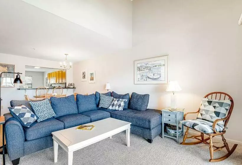 Hotelli Bethany Bay     605 Crowley