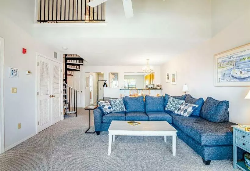 Hotelli Bethany Bay     605 Crowley