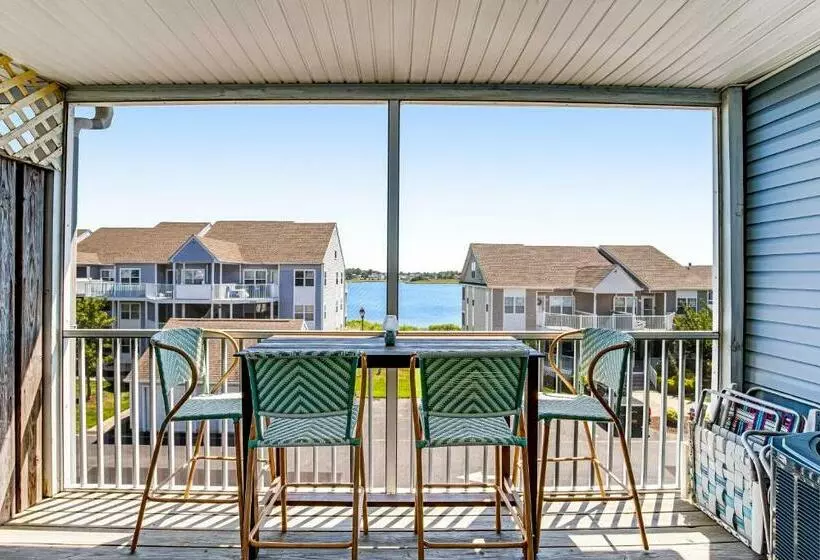 Hotelli Bethany Bay     605 Crowley