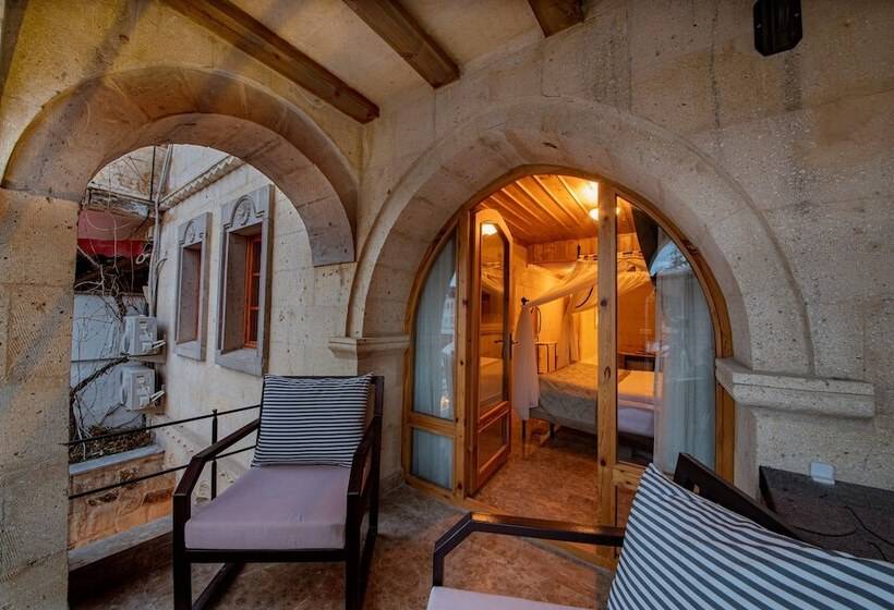 هتل Cratus Stone Palace