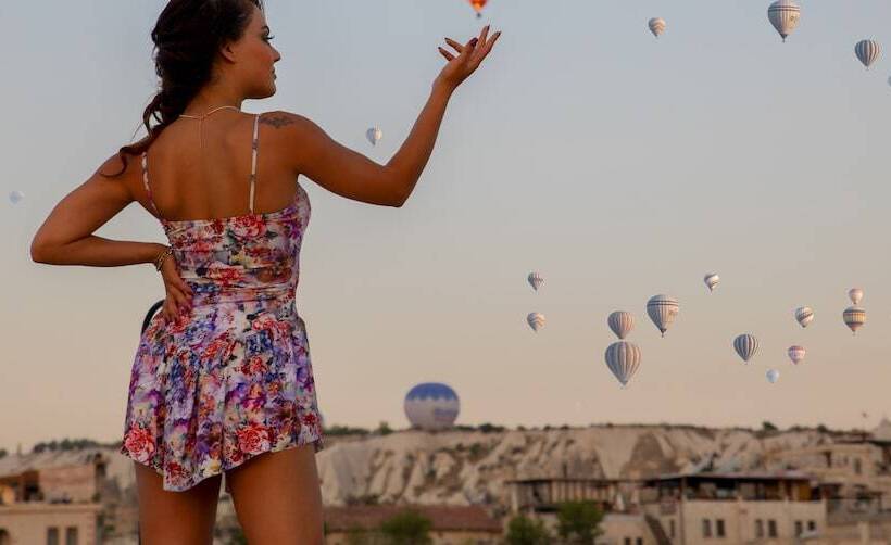 هتل Cratus Stone Palace