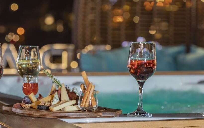 هتل Cratus Stone Palace