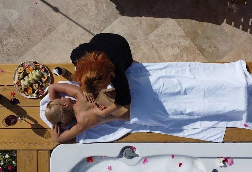 هتل Cratus Stone Palace