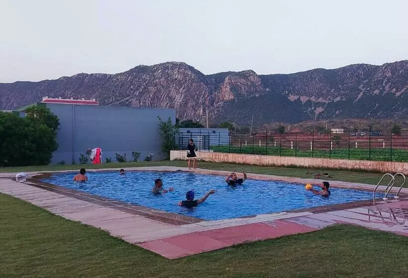 リゾートホテル The Sariska Retreat