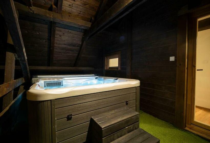 Szobi Malomkert Lovarda