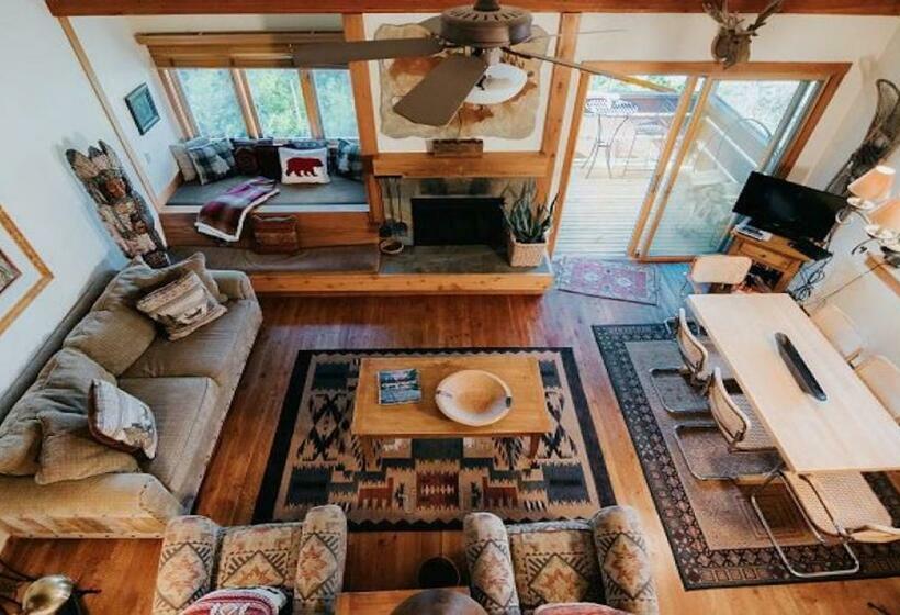 호텔 1123 Indian Paintbrush