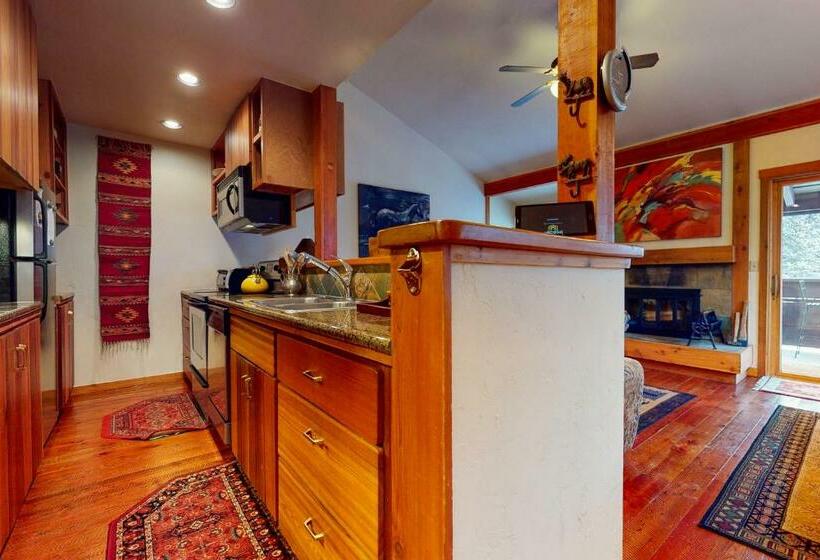 호텔 1123 Indian Paintbrush