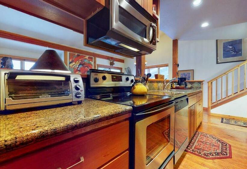 호텔 1123 Indian Paintbrush