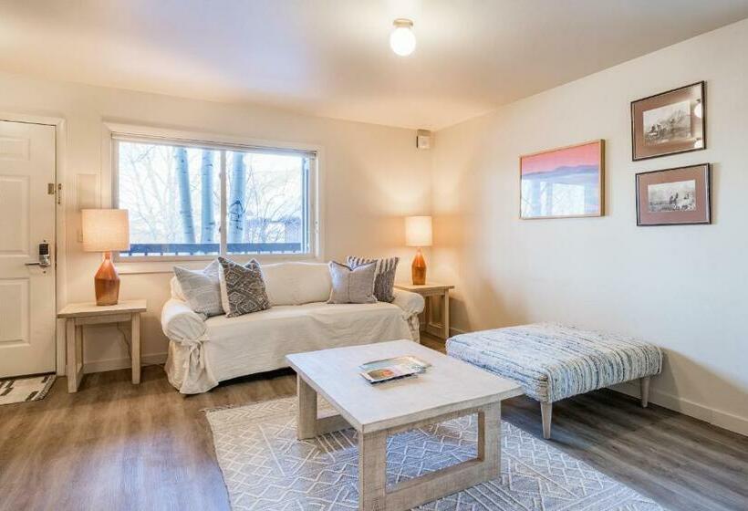 酒店 2404 Pitchfork