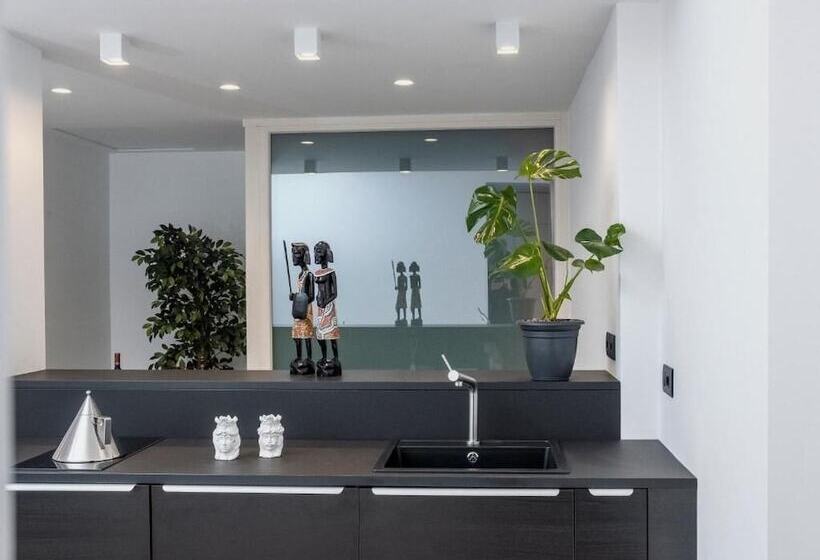 Отель Liolá Cefalù