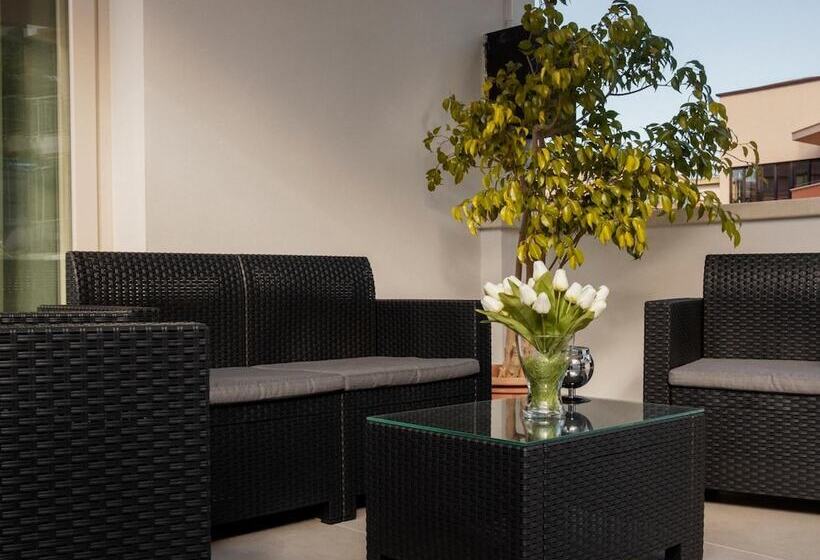 Отель Liolá Cefalù