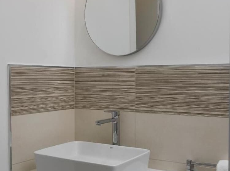 Отель Liolá Cefalù