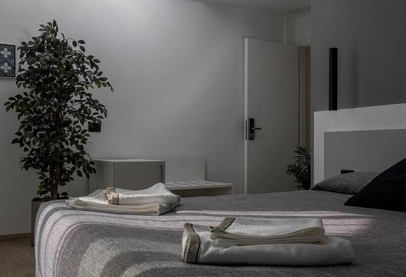 Отель Liolá Cefalù