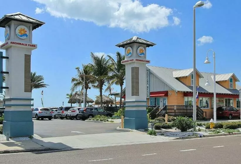 ホテル Madeira Beach Yacht Club 329h