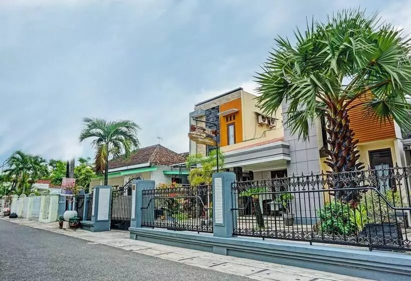 Hotelli Oyo 91814 Griya Asoka Syariah