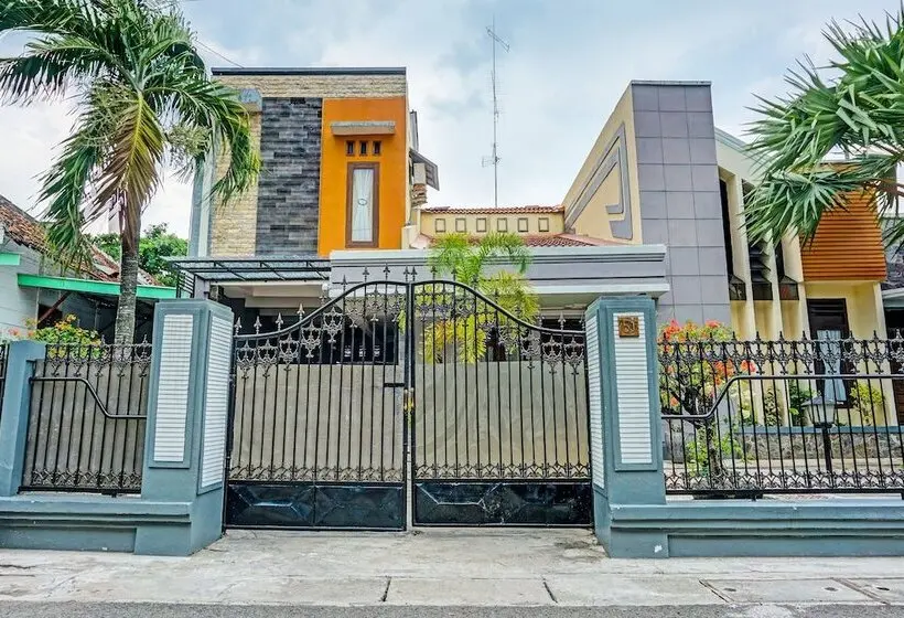 Hotelli Oyo 91814 Griya Asoka Syariah